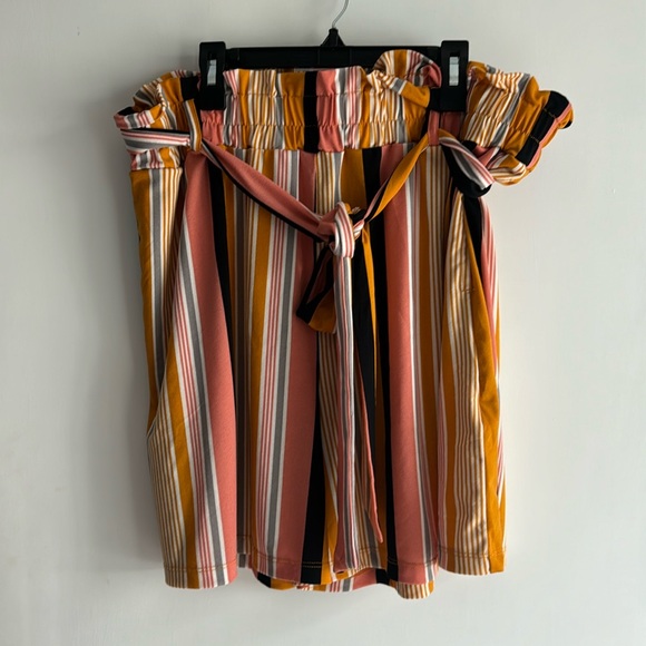 LuLaRoe Pants - LuLaRoe Ella Shorts, XL, EUC